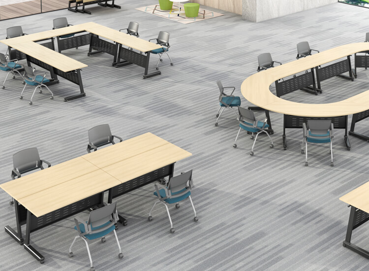В этом учебном пространстве мы можем предоставить многие виды учебных столов или классных комнат. 